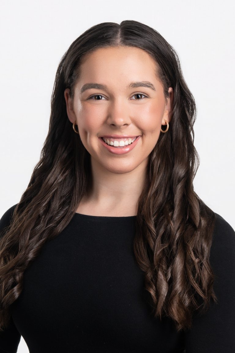 Alyssa - dancer headshot